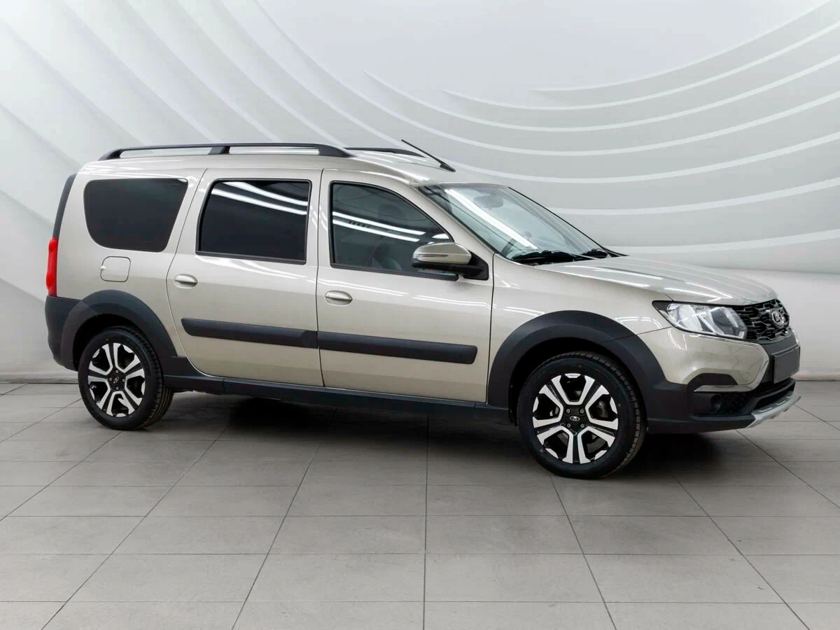 Lada Largus Cross в наличии по цене от 840 000 рублей